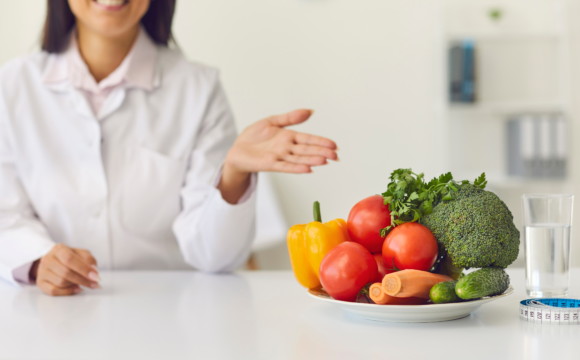 Señales de cuándo apoyarse con un médico para mejorar tu alimentación